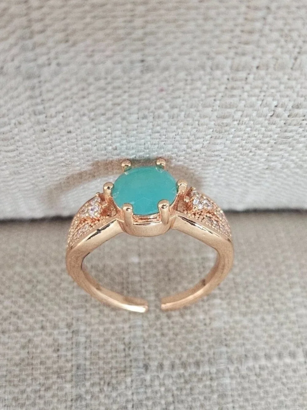 Women Ring Fashion Jewelry Faux Stone Gold Tone Fashion Ring Size 8-9 adjustable - Picture 3 of 12